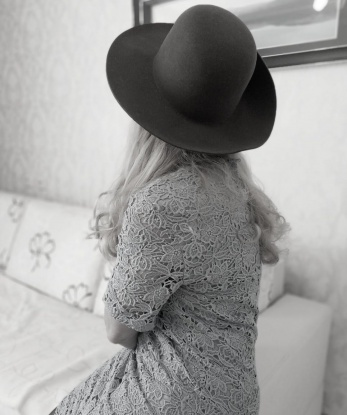 Имею множество опыта и абсолютно открыта для новых впечатлений. Я креативная и нежная, способная подарить тебе незабываемые моменты наслаждения. В моих объятиях время останавливается, а твои фантазии становятся реальностью. У меня есть фото и отзывы, чтобы убедиться в этом. Живу в Москве, и могу пригласить тебя в уютное гнездышко, где окунешься в мир настоящего удовольствия. Жду тебя, чтобы сделать твои самые смелые мечты яркими и незабываемыми ❤️💋 10648, 52 года