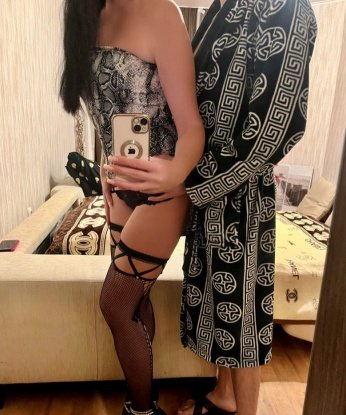 Опыт в мире наслаждений несет с собой изящность и страсть. Я предлагаю насладиться неповторимыми моментами блаженства. Мои услуги переносят вас в мир наслаждений и беззаботности. У меня есть возможность воплотить в реальность ваши самые смелые фантазии. Живу я в Москве, городе возможностей и страсти. Мои фото говорят сами за себя, они полностью соответствуют действительности. Отзывы от предыдущих клиентов подтверждают качество и удовольствие от проведенного времени со мной. 😘💋🔥 7519, 33 года